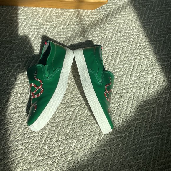 Gucci men's size 9.5 leather loafers Kingsnake design. perfect condition - Picture 5 of 7